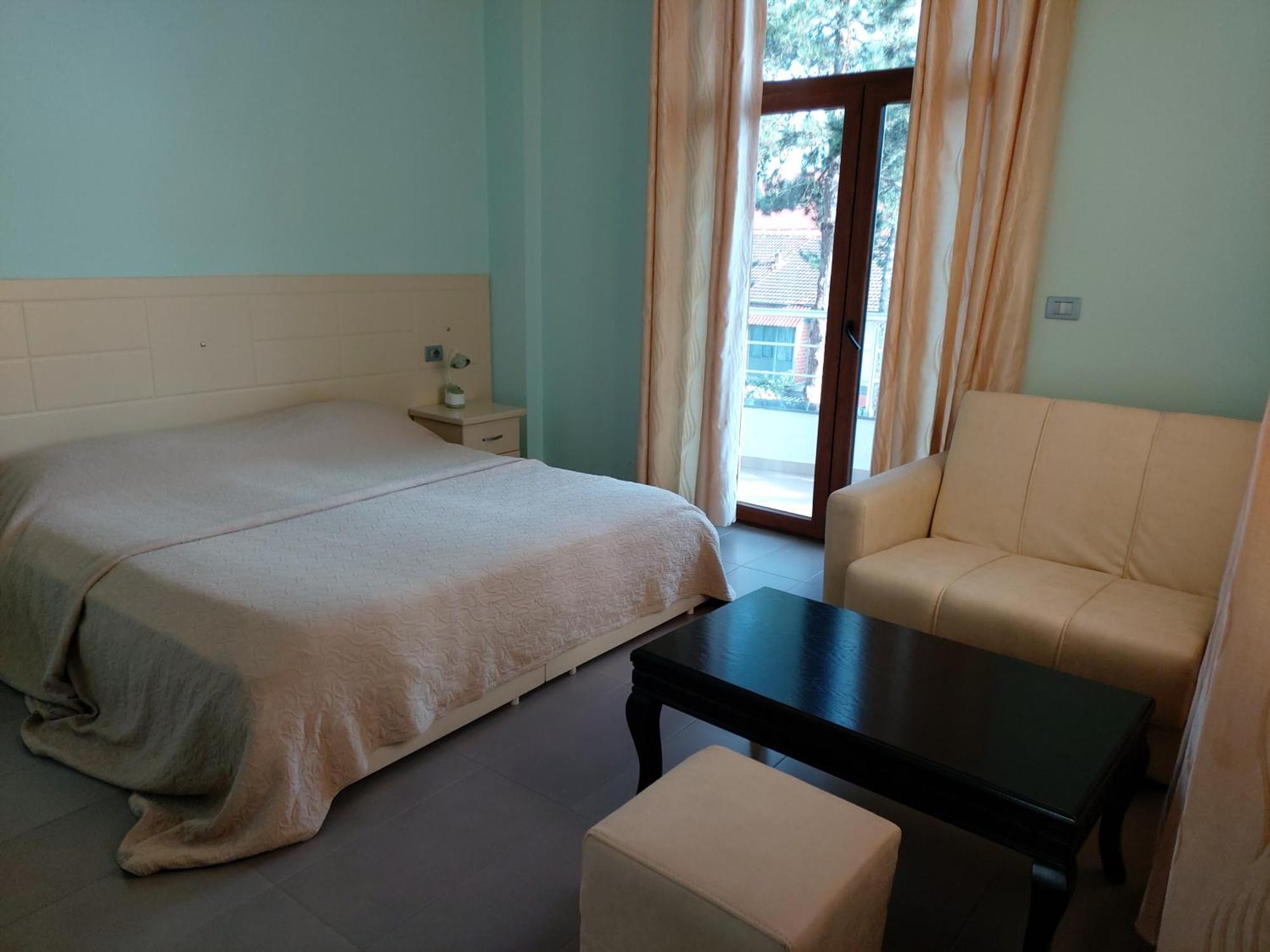 Hotel Piazza Peshkopi Extérieur photo