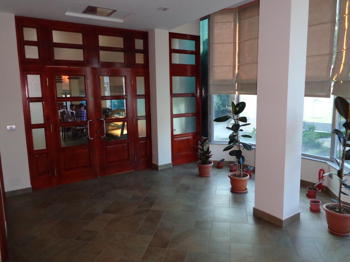 Hotel Piazza Peshkopi Extérieur photo