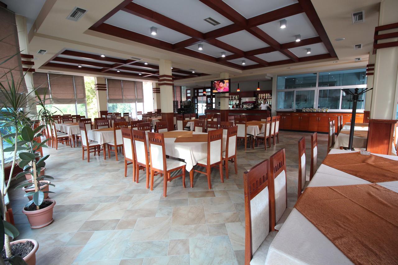 Hotel Piazza Peshkopi Extérieur photo