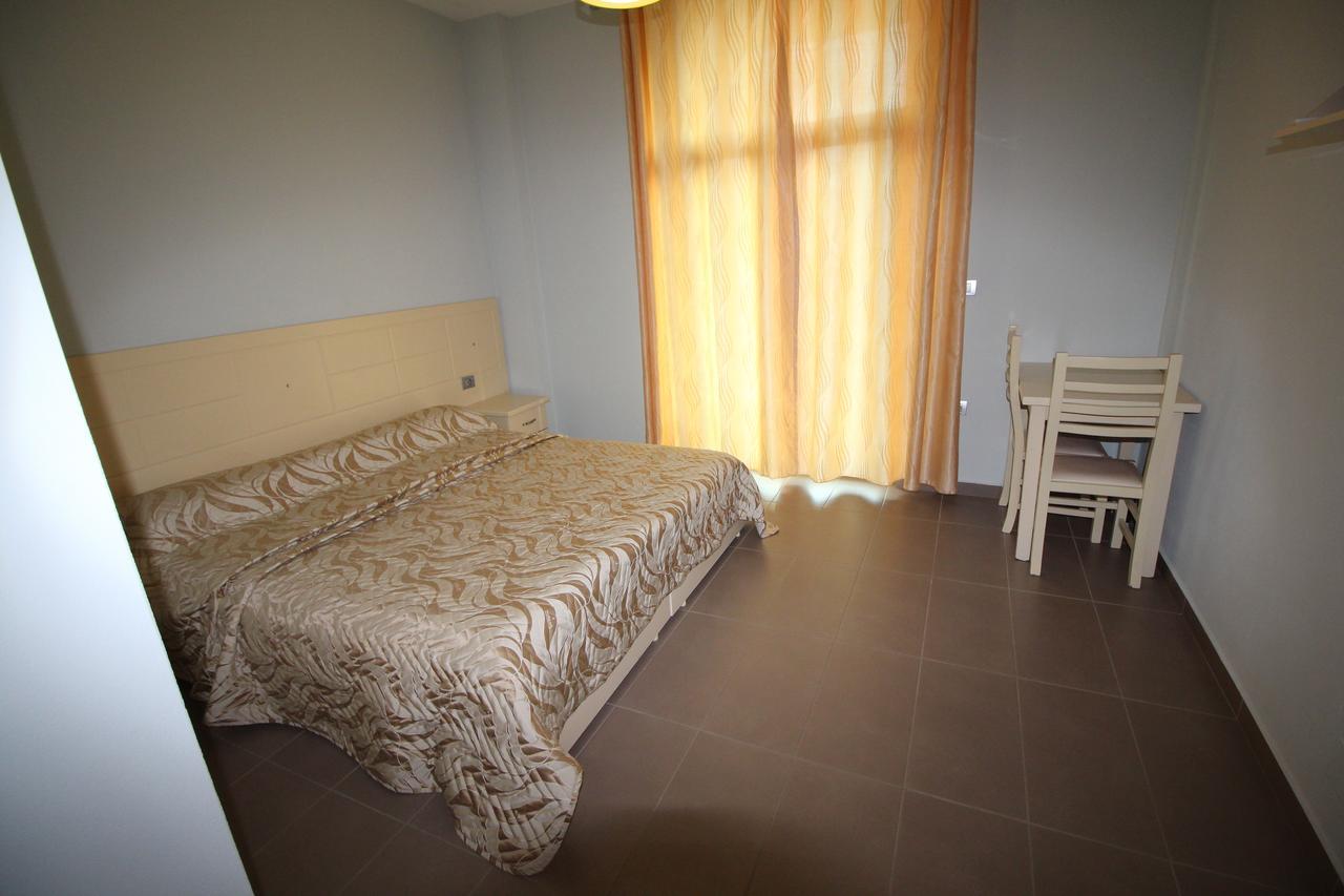Hotel Piazza Peshkopi Extérieur photo