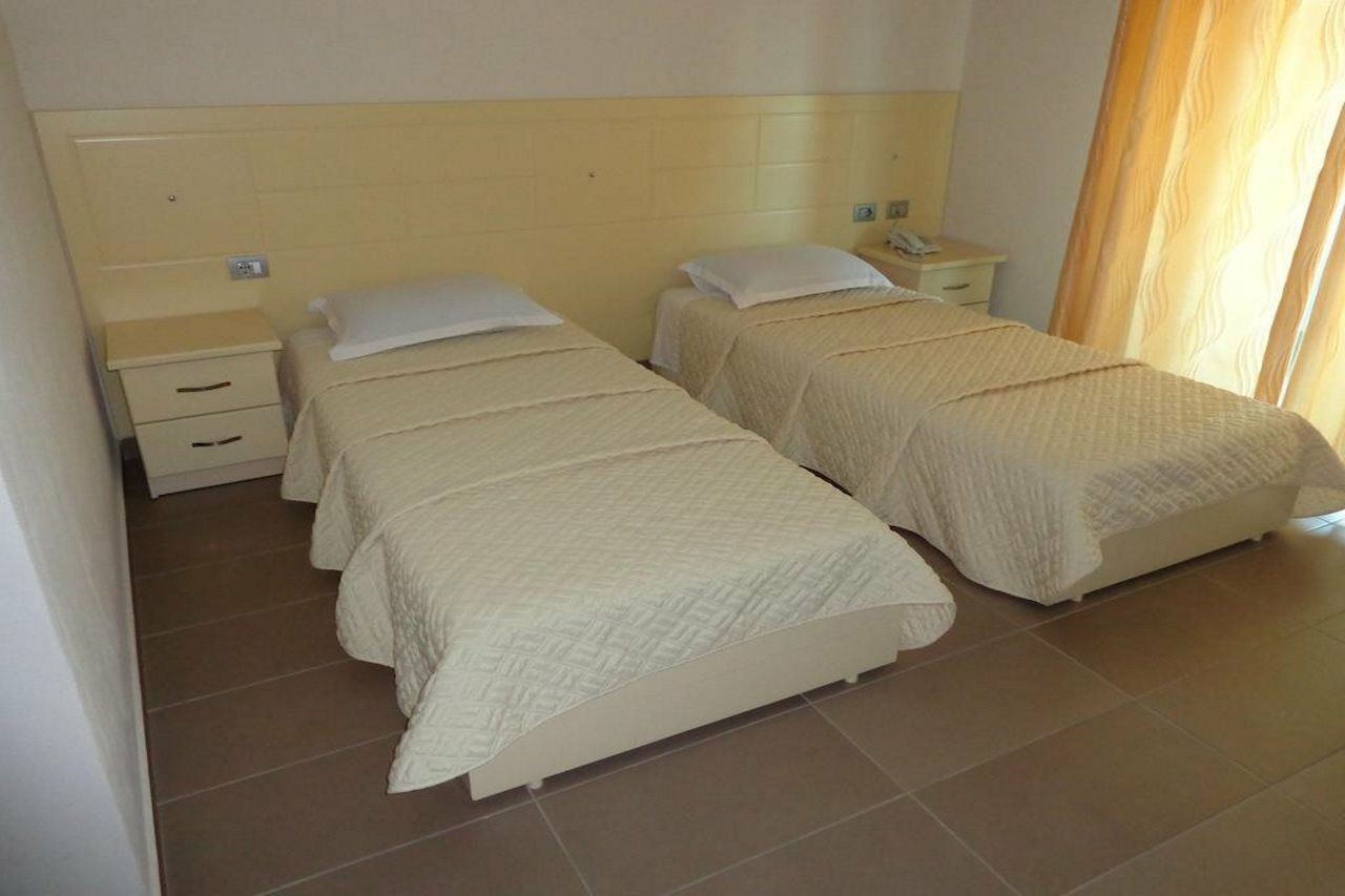 Hotel Piazza Peshkopi Extérieur photo