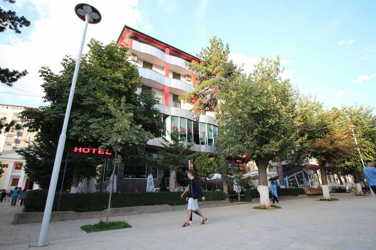 Hotel Piazza Peshkopi Extérieur photo
